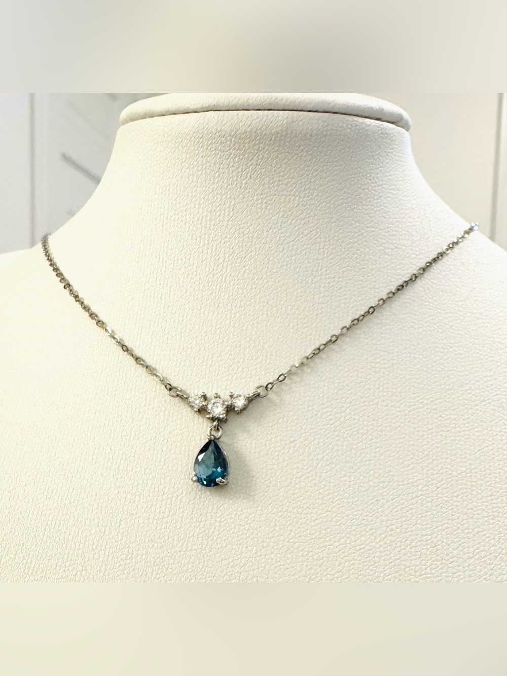 Blue topaz pear teardrop necklace cz gemstone deep sapphire colour